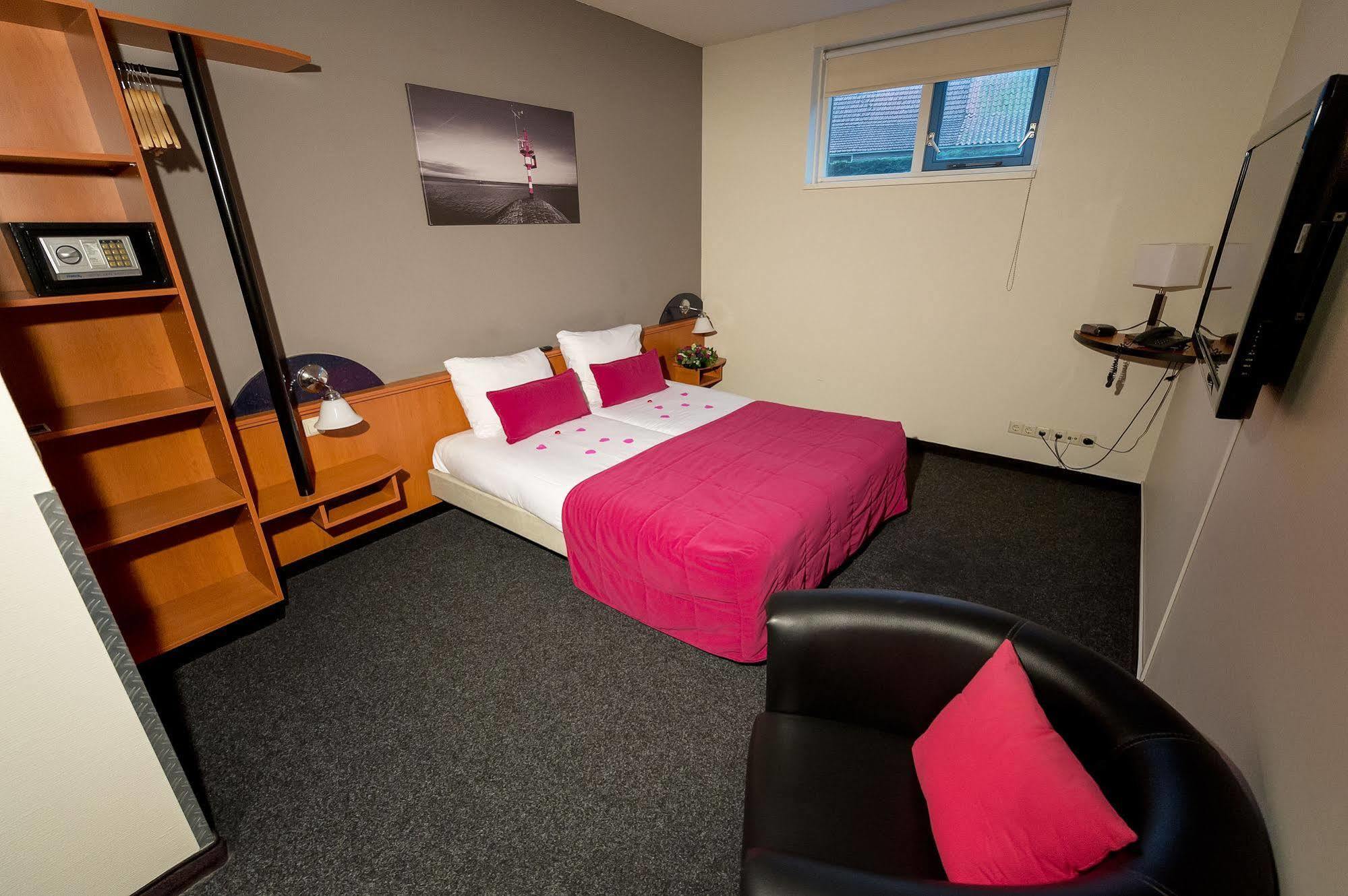 Hotel Bornholm เวสต์-เทอร์เชลลิง ภายนอก รูปภาพ